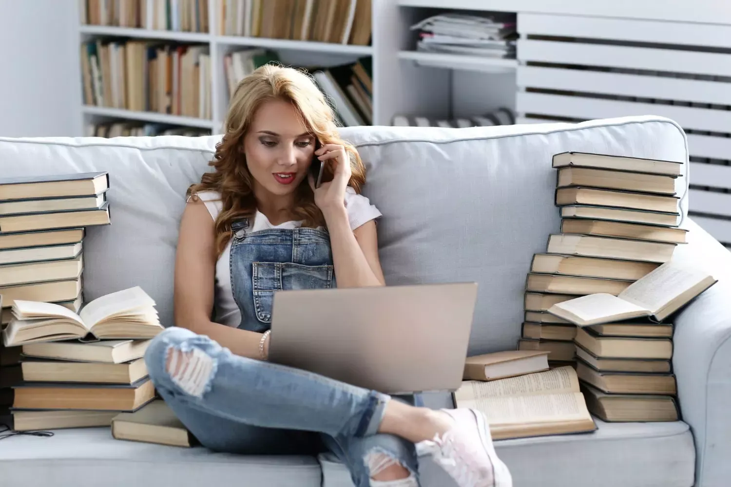 Ilu Polaków kupuje książki online?