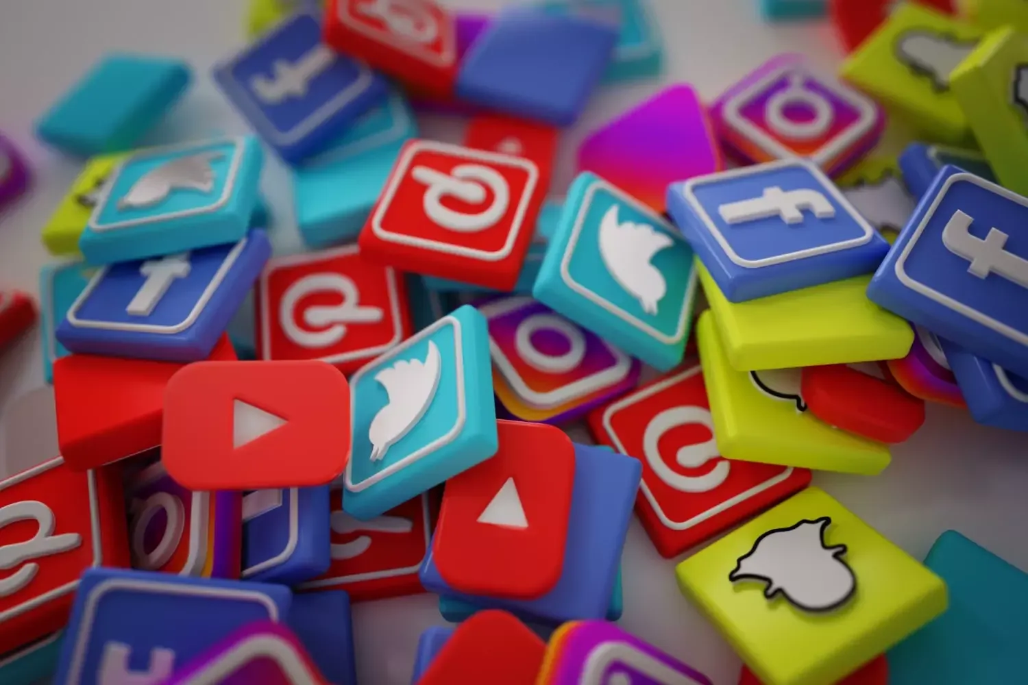 Social Media. Ilu Polaków korzysta z mediów społecznościowych?